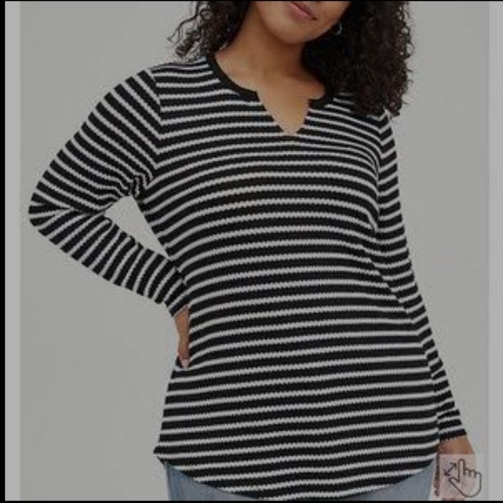 Torrid Black And White Waffle Weave Notch Neck Top NWT Size 5XL